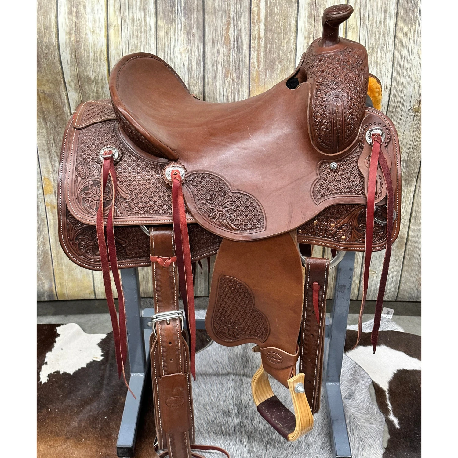 HR Saddlery 15 Inch Cowhorse Pencil Roll Saddle 2 HR Saddlery 15 Inch Cowhorse Pencil Roll Saddle - Image 2